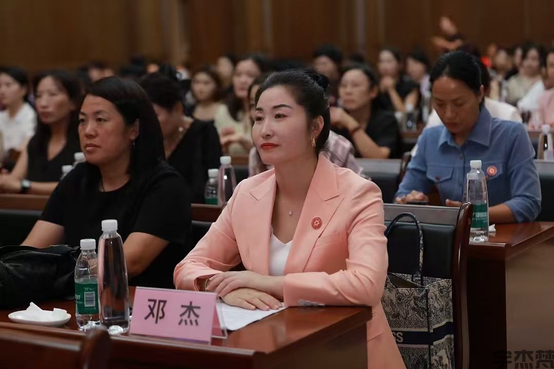 宇杰梵服饰第三届巾帼创新创业大会掠影(图5)