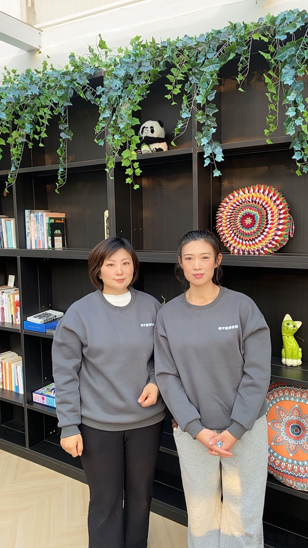 客户风采｜为专业团队打造专业形象：银平整理收纳工装定制案例(图1)